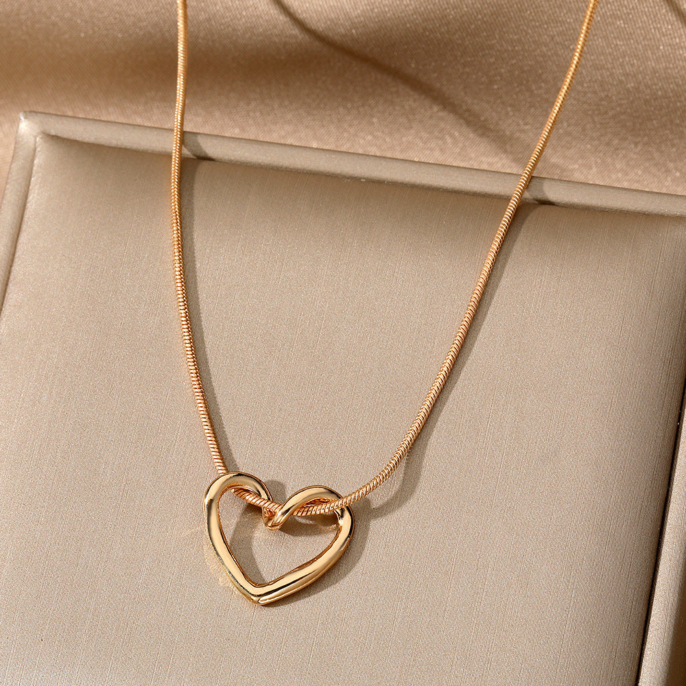 "Hollow Heart Necklace for Women – Romantic Gold Pendant Jewelry, Ideal Gift for Her"