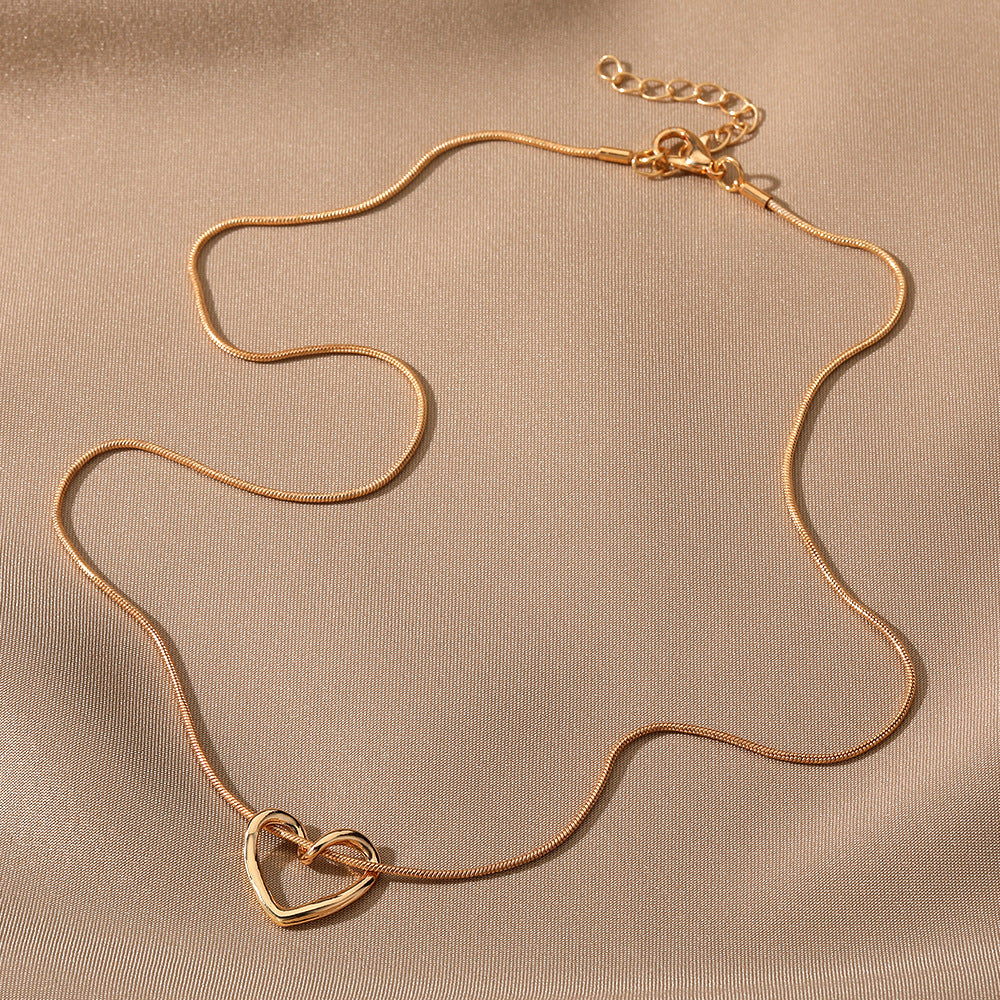 "Hollow Heart Necklace for Women – Romantic Gold Pendant Jewelry, Ideal Gift for Her"
