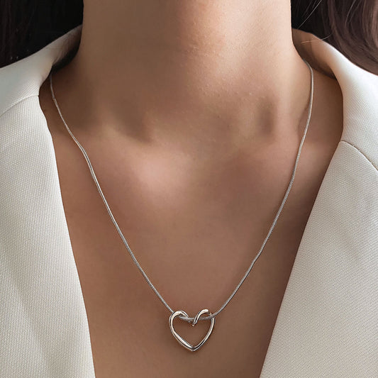 "Hollow Heart Necklace for Women – Romantic Gold Pendant Jewelry, Ideal Gift for Her"